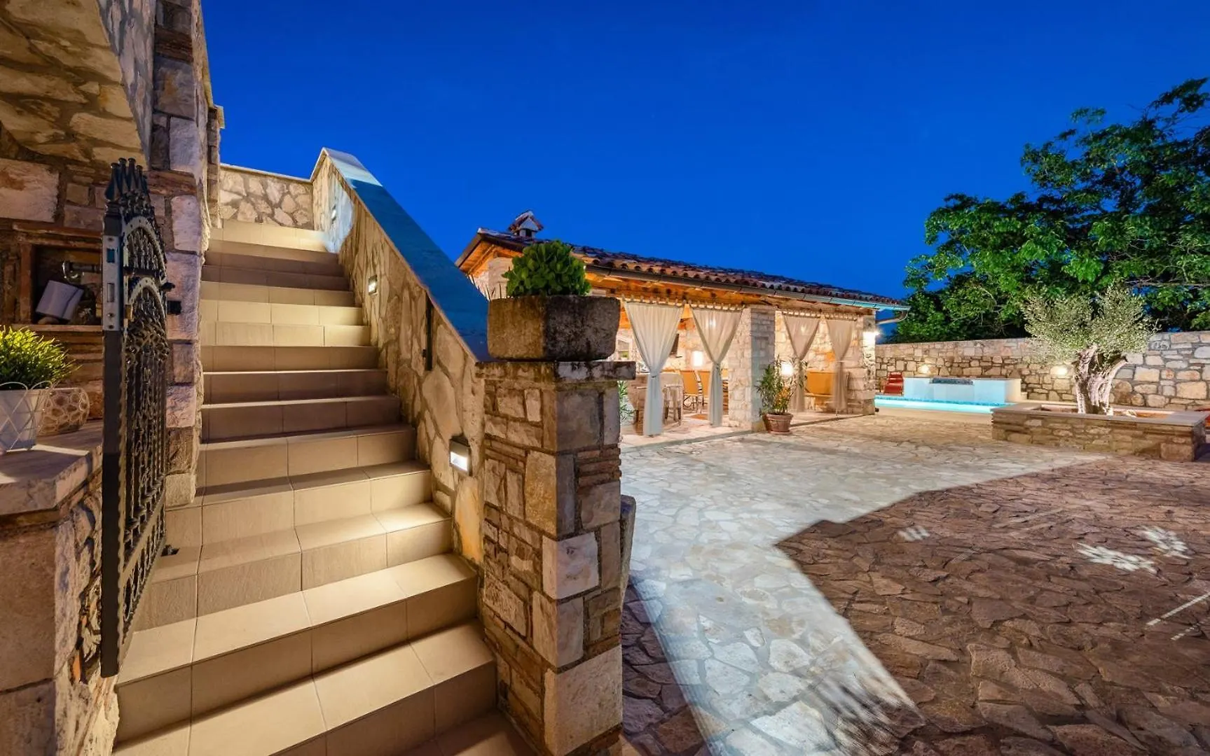 Rustic Stone Holiday House With Pool Marcana