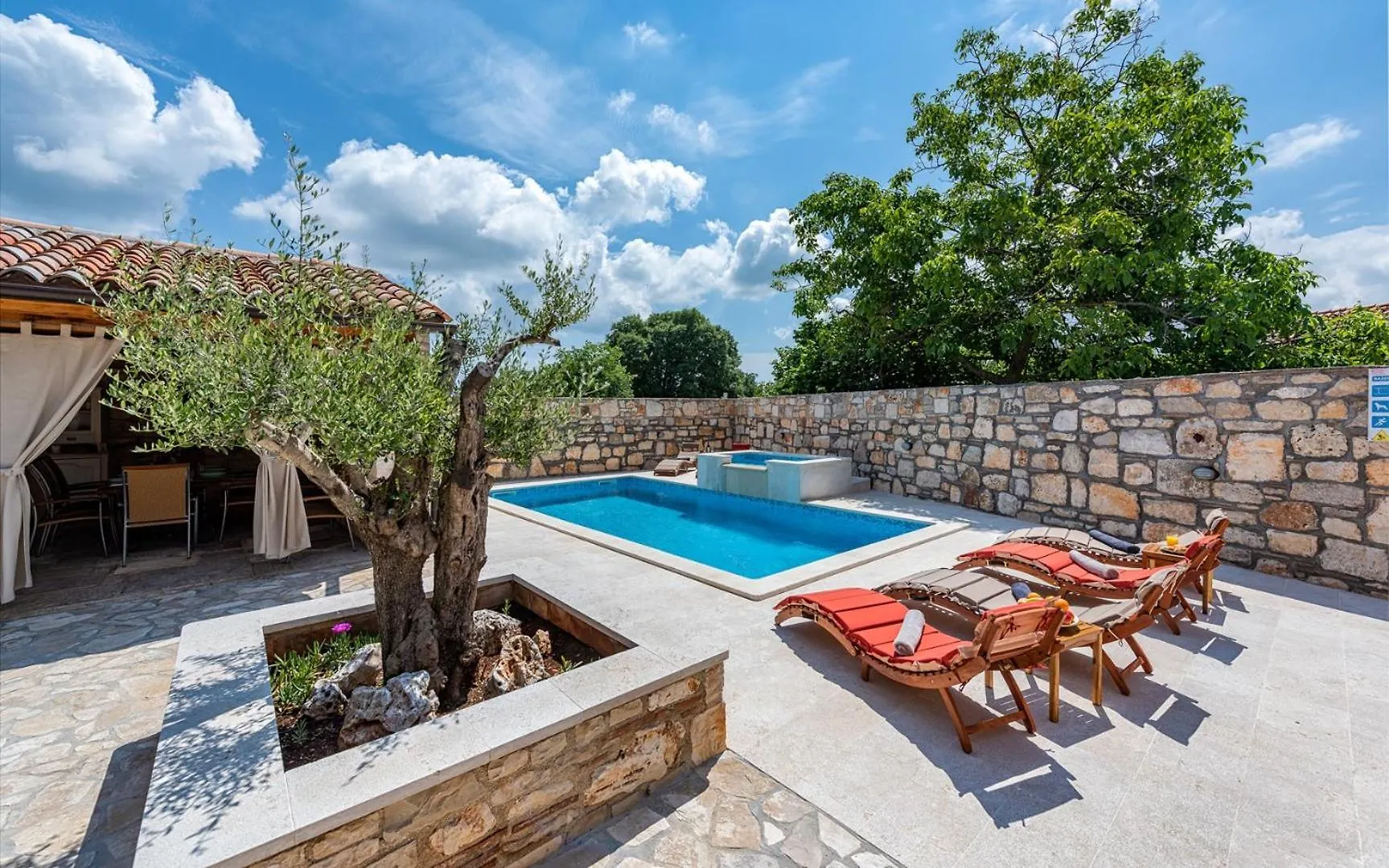 Rustic Stone Holiday House With Pool Marcana