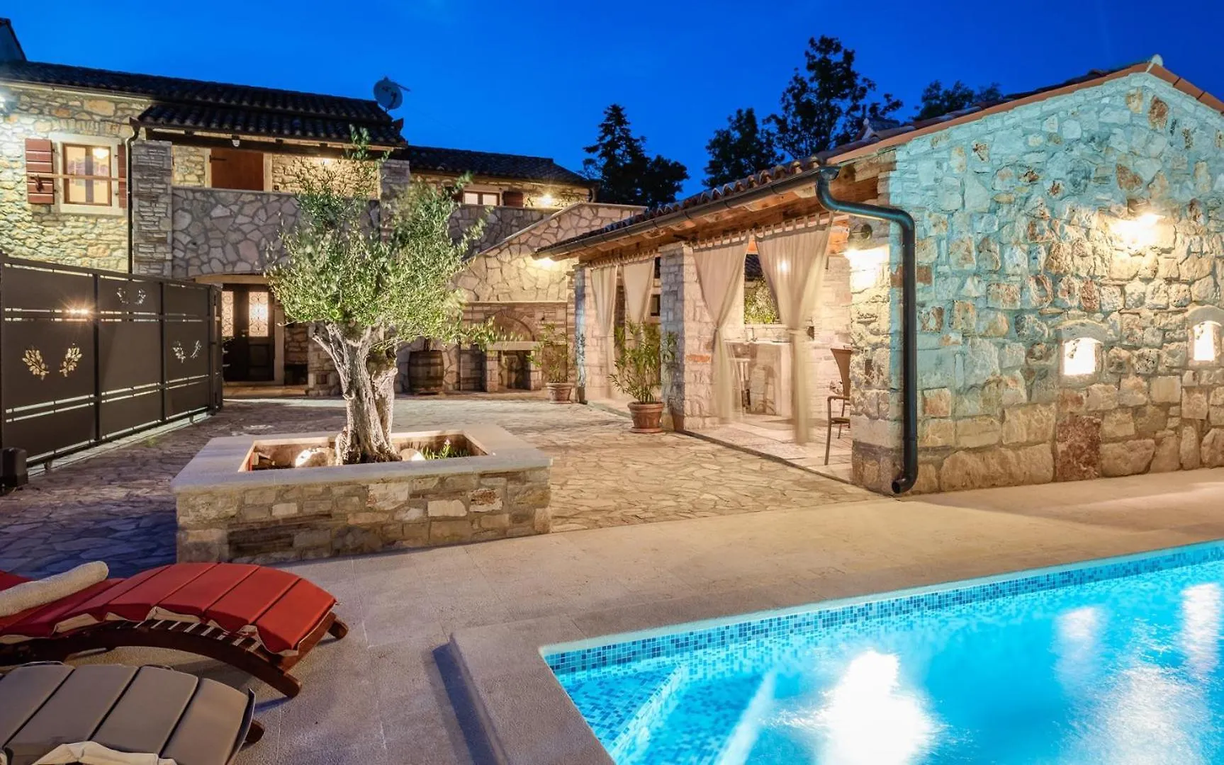 Rustic Stone Holiday House With Pool Marcana