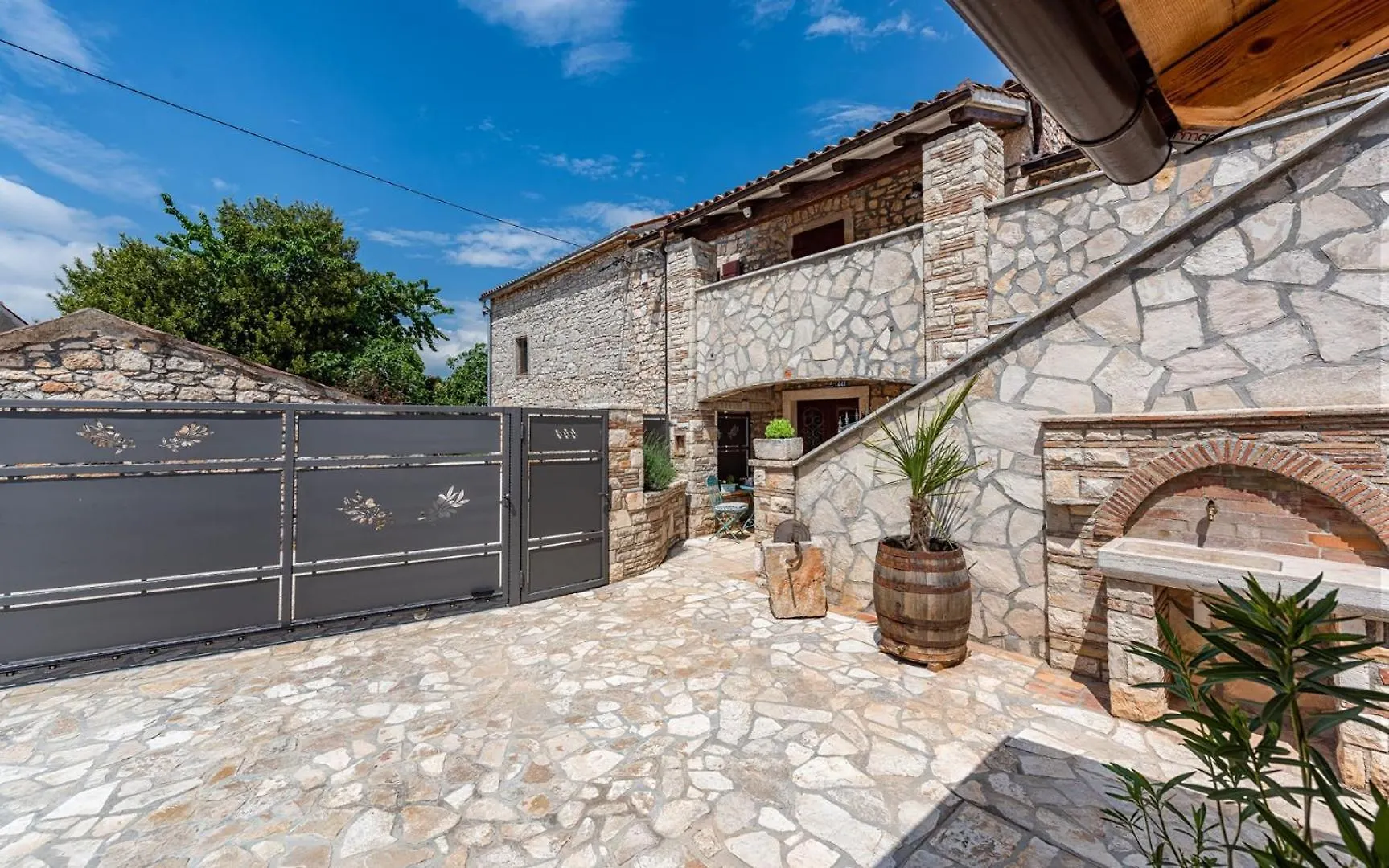 Rustic Stone Holiday House With Pool Marcana Holiday home