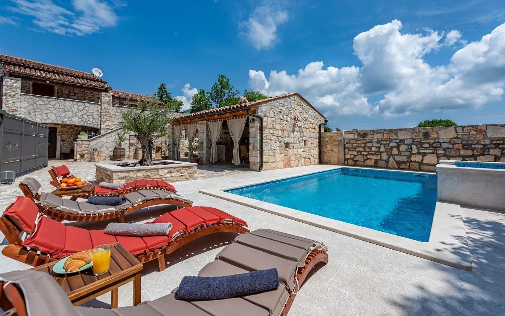Rustic Stone Holiday House With Pool Marcana