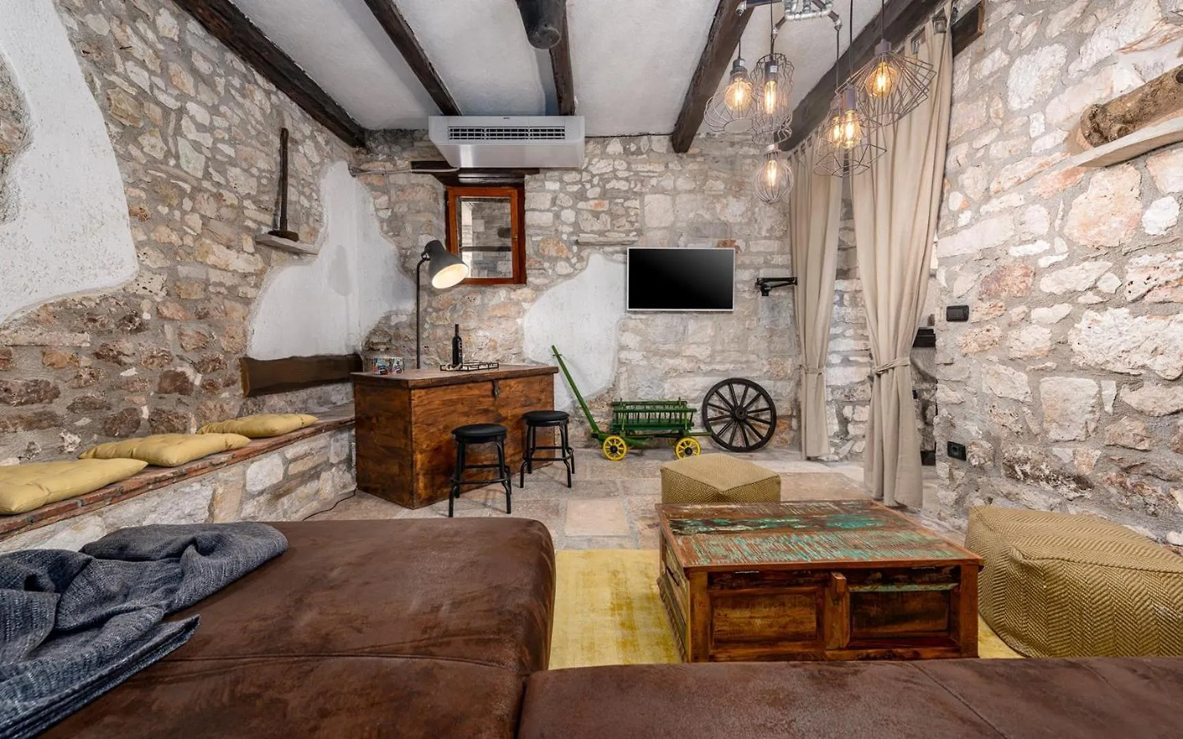 Rustic Stone Holiday House With Pool Marcana