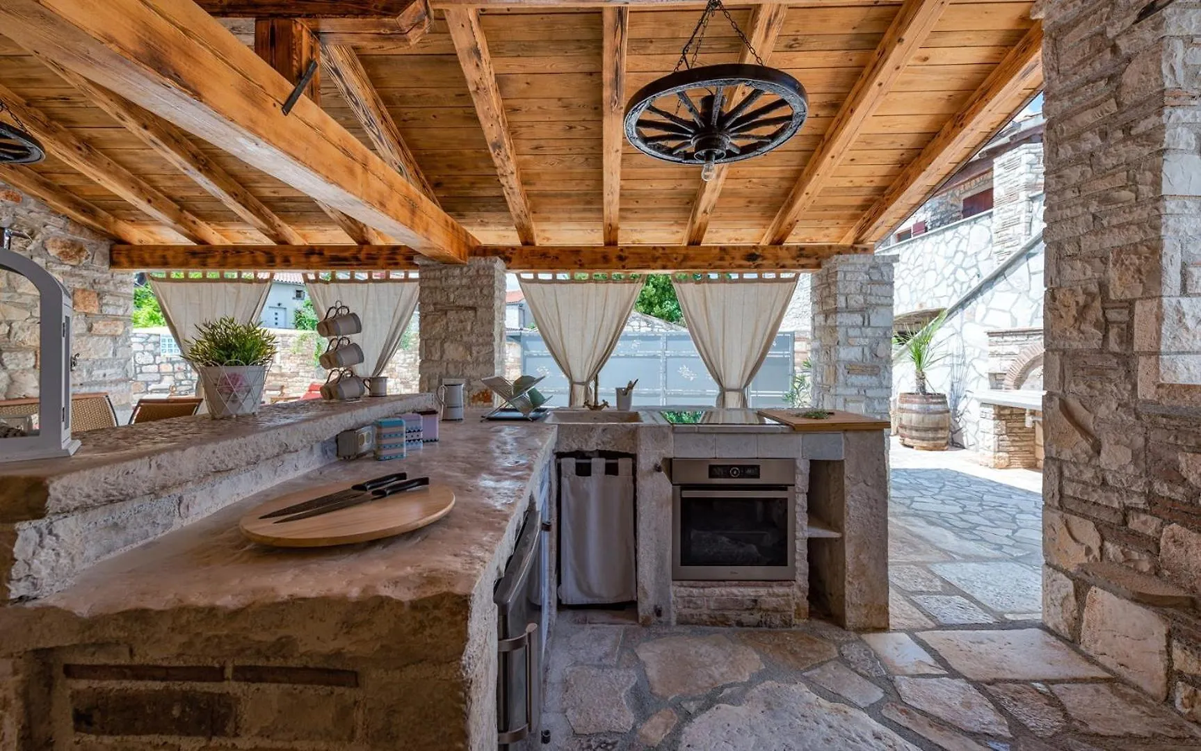 Rustic Stone Holiday House With Pool Marcana